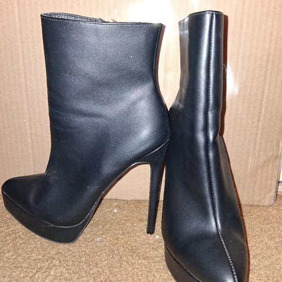 Shoes - Elegant Black Women's Ankle Boots NWOT